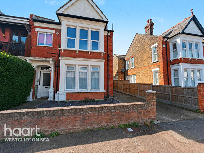 1 Bedroom Flat For Sale In Elderton Road, Westcliff-On-Sea, SS0