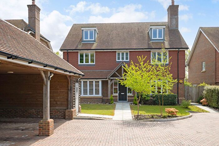 5 Bedroom Detached House For Sale In Beedingwood Drive, Colgate, RH12