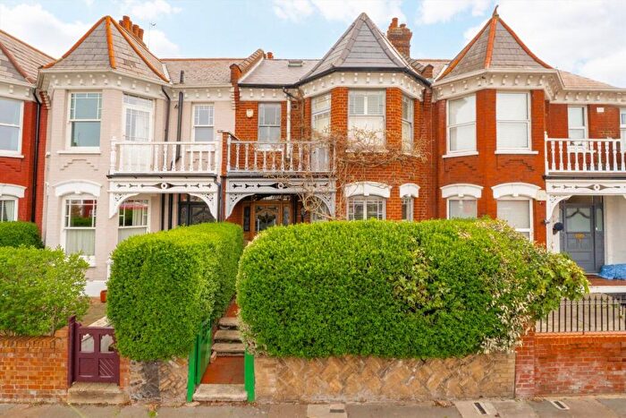 4 Bedroom Terraced House For Sale In Hamilton Road, North West London, NW10