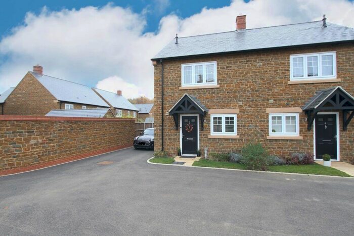 2 Bedroom Semi-Detached House To Rent In Pippin Close, Bodicote, Oxon OX15