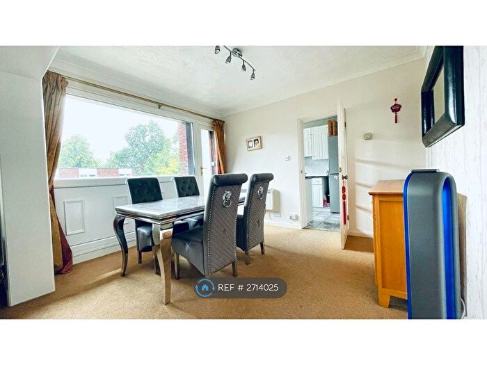 2 Bedroom Flat To Rent In Queens Road, Wilmslow, SK9