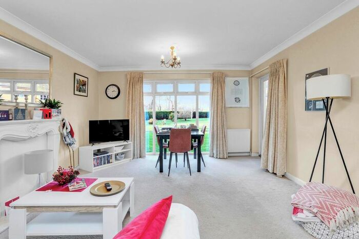 2 Bedroom Flat To Rent In Leigh Corner, Cobham, KT11