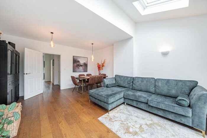 3 Bedroom Semi-Detached House For Sale In Van Brugh Avenue, Coulsdon, CR5