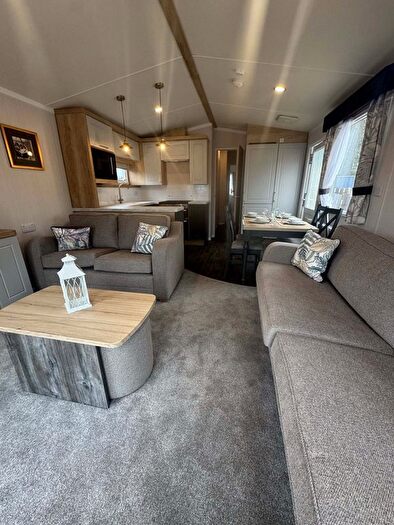 2 Bedroom Mobile/park Home For Sale In Warners Lane, Selsey, Chichester, PO20