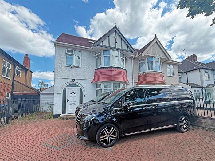 5 Bedroom Semi-Detached House For Sale In Wren Avenue, Brent, NW2