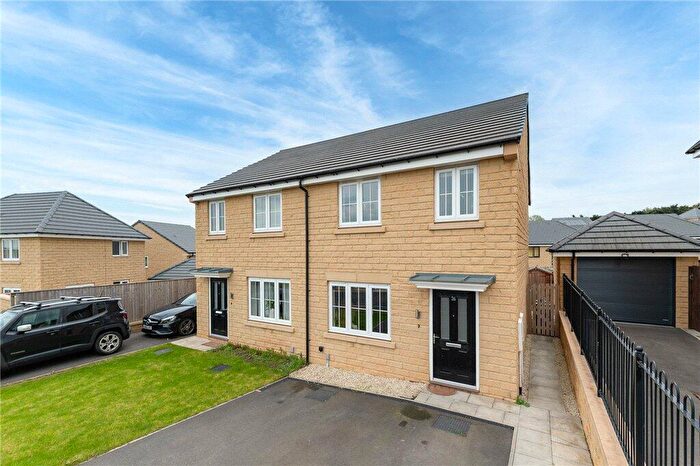 3 Bedroom Semi-Detached House For Sale In Winterfell Road, Drighlington, Bradford, West Yorkshire, BD11