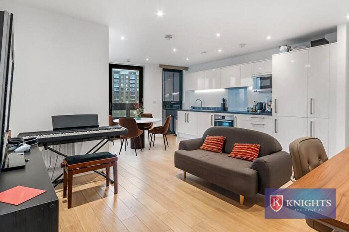 2 Bedroom Apartment For Sale In Eagle Heights, Hale Village, London, N17