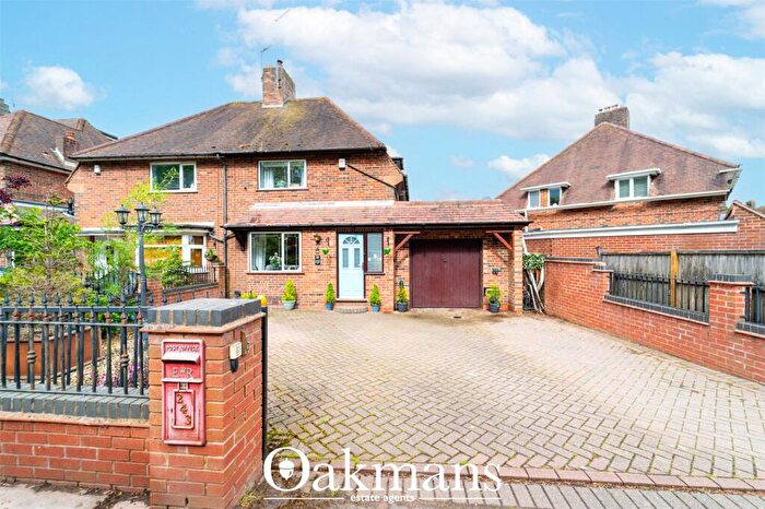 3 Bedroom Semi-Detached House For Sale In Bromsgrove Road, Hunnington, Halesowen, Worcestershire, B62