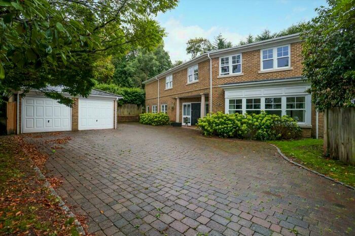 5 Bedroom Detached House To Rent In Ruxley Crescent, KT10