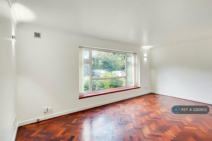 2 Bedroom Flat To Rent In Hatton Court, Chislehurst, BR7