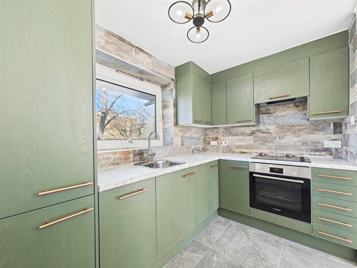 1 Bedroom Flat For Sale In Albert Road, London, N15