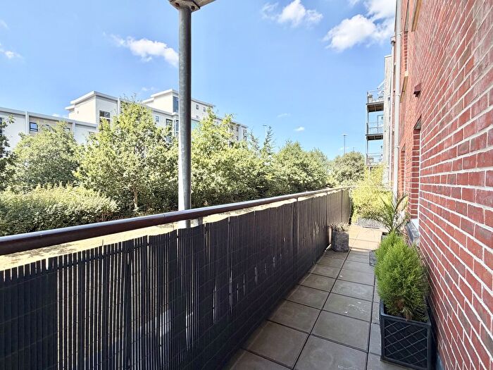 2 Bedroom Flat For Sale In Avenel Way, Poole, BH15