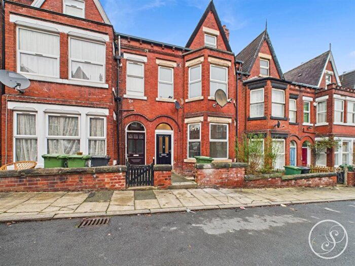 5 Bedroom Terraced House For Sale In Grange Crescent, Leeds, LS7