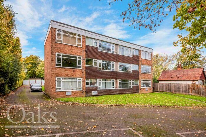 2 Bedroom Flat To Rent In The Crescens, Sanderstead Road, South Croydon, CR2