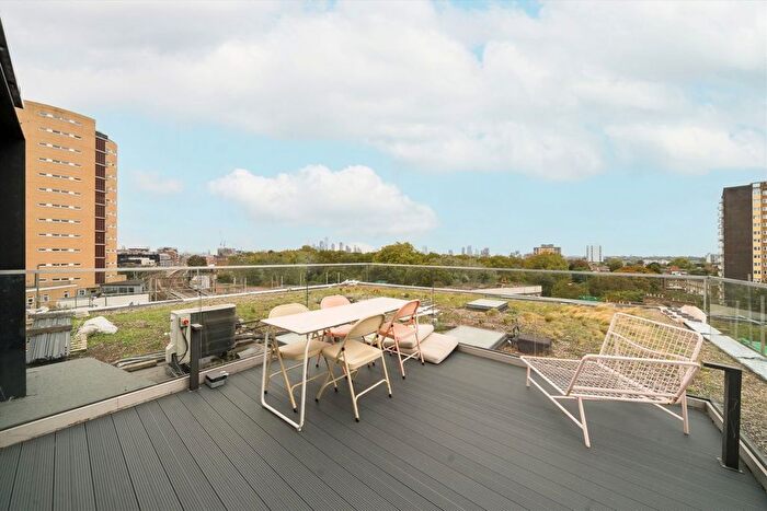 2 Bedroom Flat For Sale In Richmond Road, London Fields, E8