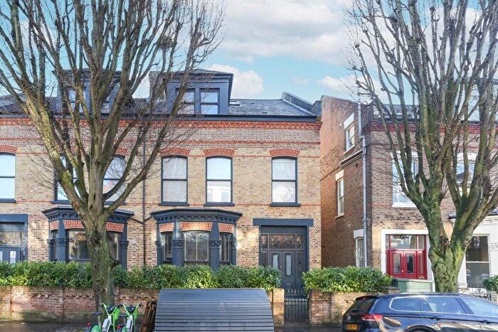 1 Bedroom Flat For Sale In Adolphus Road, London, N4