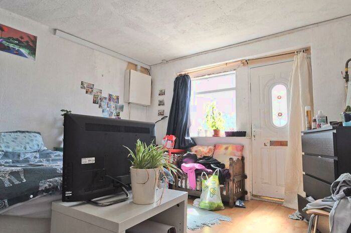 5 Bedroom Semi-Detached House To Rent In Isfield Road, Brighton, BN1