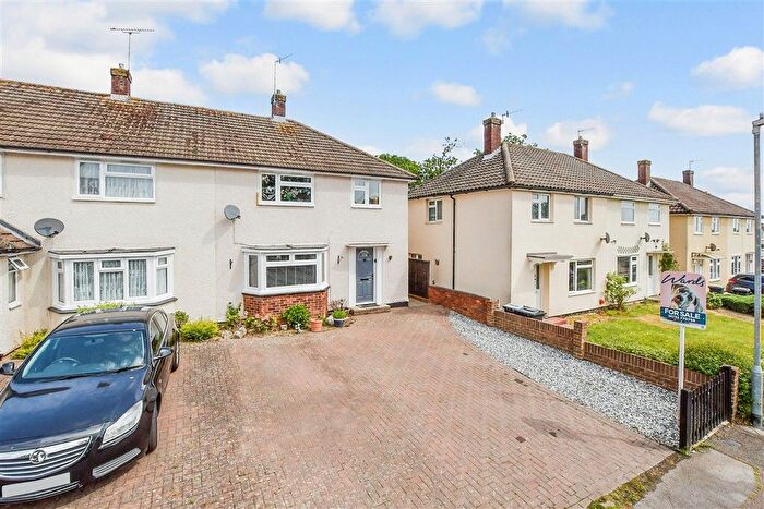 3 Bedroom Semi Detached House For Sale In Bishops Oak Ride, Tonbridge, Kent, TN10