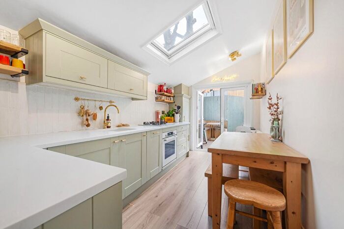 2 Bedroom Property For Sale In Ballater Road, SW2
