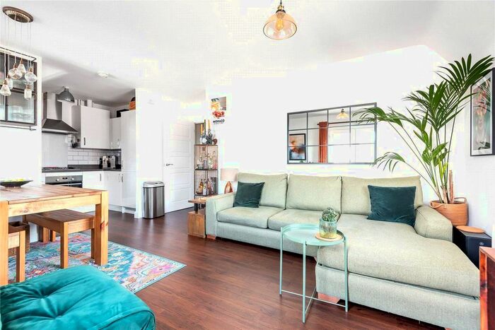 2 Bedroom Flat To Rent In Whitlock Avenue, Wokingham, Berkshire, RG40