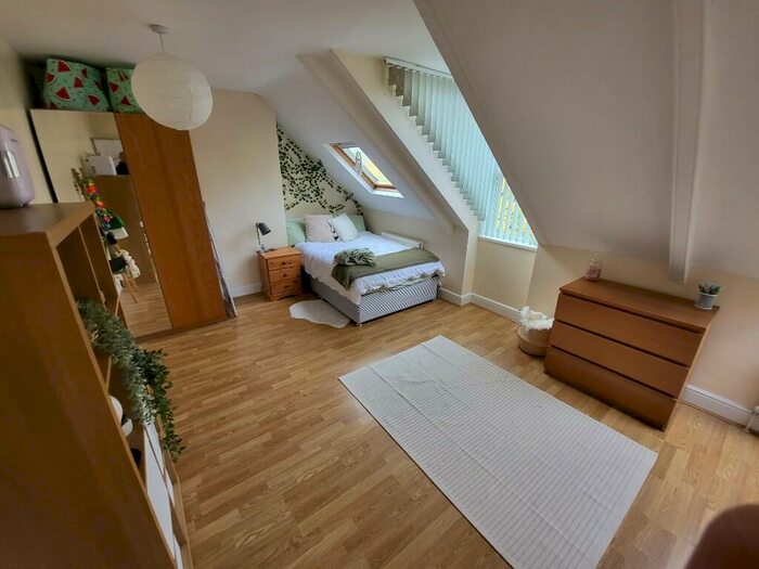 6 Bedroom Terraced House To Rent In Churchill Gardens, Newcastle Upon Tyne, NE2