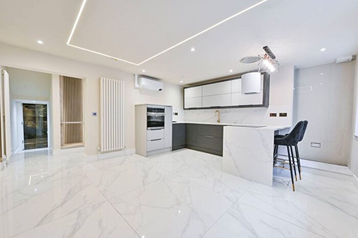 1 Bedroom Flat To Rent In Upper Berkeley Street, Marylebone, London, W1H