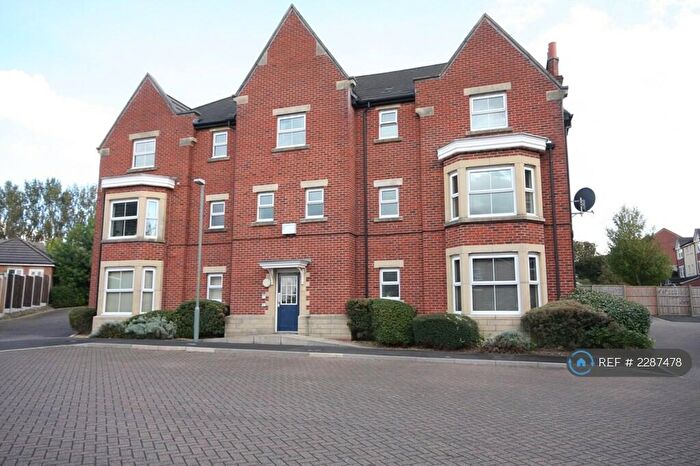 2 Bedroom Flat To Rent In Alma Wood Close, Chorley, PR7