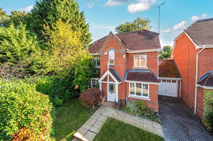 4 Bedroom Detached House For Sale In Southcote Park, Camberley, GU15