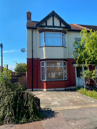 3 Bedroom End Of Terrace House To Rent In Cranley Drive, Ilford, IG2