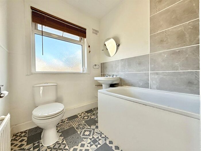 2 Bedroom Terraced House For Sale In Briseham Close, Brixham, TQ5