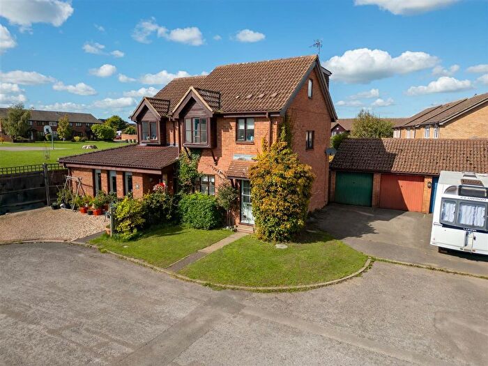 4 Bedroom Semi-Detached House For Sale In Vane Road, Thame, OX9