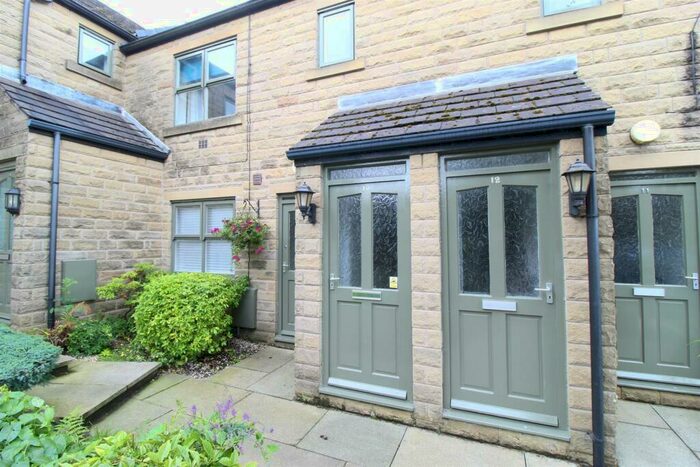 2 Bedroom Flat To Rent In Hayden Court Glossop, SK13