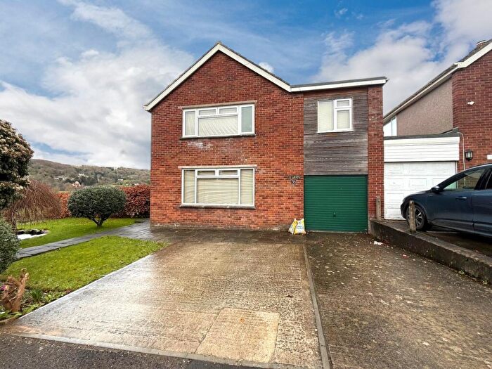 5 Bedroom Link Detached House For Sale In Yeomead, Nailsea, North Somerset, BS48