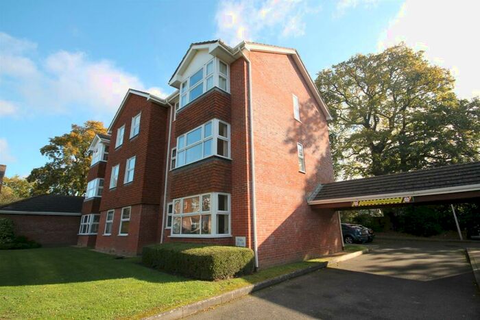 2 Bedroom Apartment To Rent In Bowes Close, Horsham, RH13