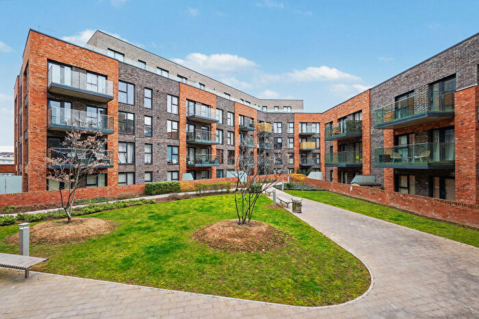 2 Bedroom Flat For Sale In William Mundy Way, Dartford, DA1
