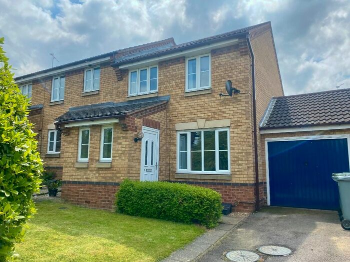 3 Bedroom Semi-Detached House To Rent In Lytham Close, Grantham, NG31