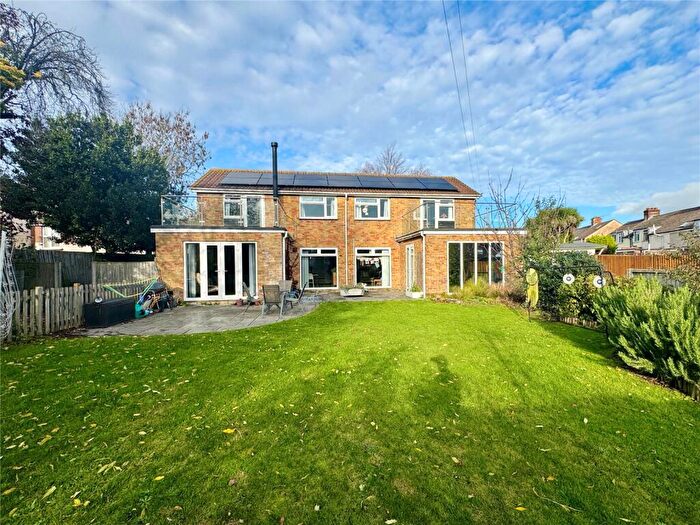 4 Bedroom Detached House For Sale In Grove Road, Fareham, Hampshire, PO16