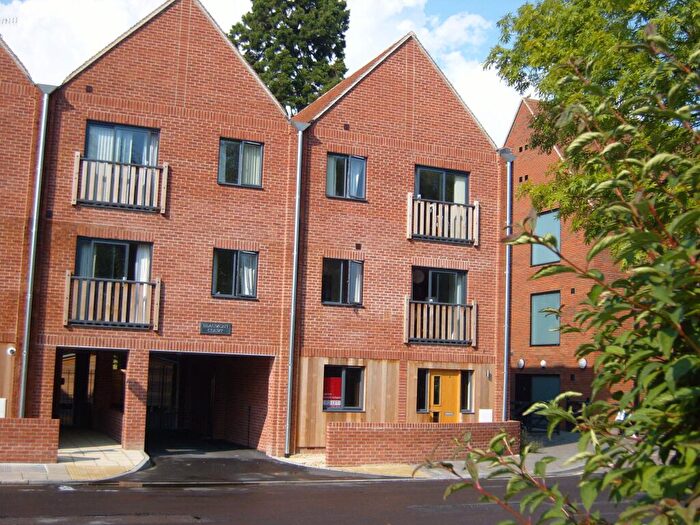 3 Bedroom Apartment To Rent In Vicarage Hill, Alton, Hampshire, GU34