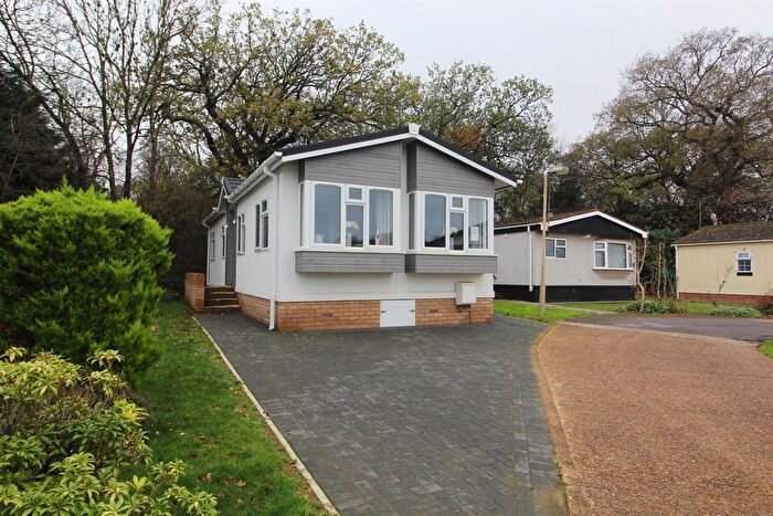 2 Bedroom Park Home For Sale In Arkley Park, Barnet Road, Arkely, EN5