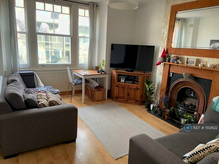2 Bedroom Flat To Rent In Wickham Road, Beckenham, BR3