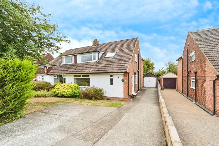 3 Bedroom Property To Rent In High Ash Mount, Leeds, LS17