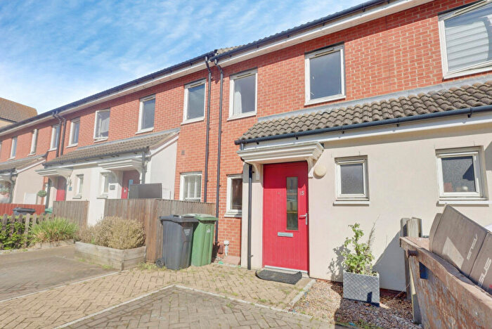 2 Bedroom Terraced House For Sale In Nightingale Grove, Basildon, SS14