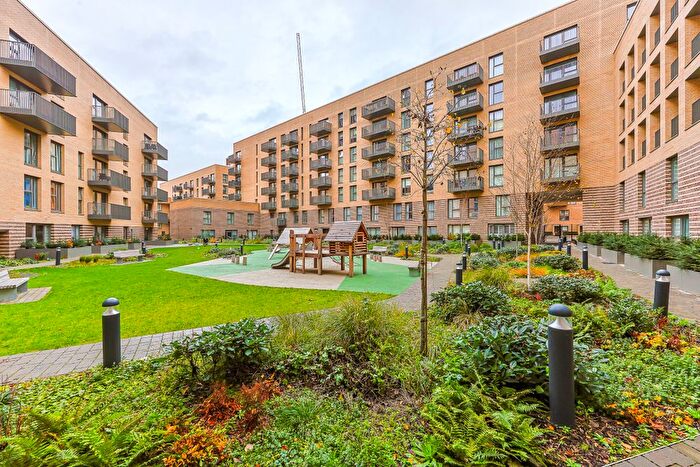 2 Bedroom Maisonette To Rent In Sparrowhawk Square, London, NW9