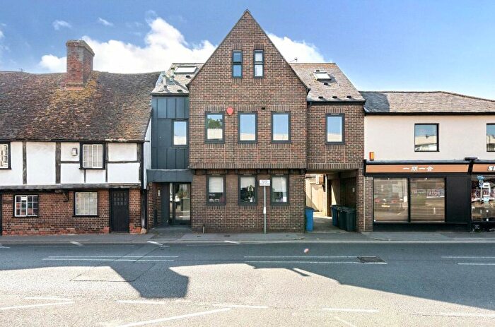 2 Bedroom Apartment For Sale In Peach Street, Wokingham, Berkshire, RG40