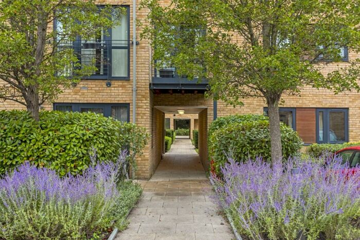 2 Bedroom Flat To Rent In Hornbeam Road Reigate, RH2