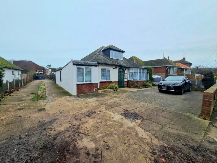 3 Bedroom Detached Bungalow To Rent In Broadstairs Road, Broadstairs, CT10