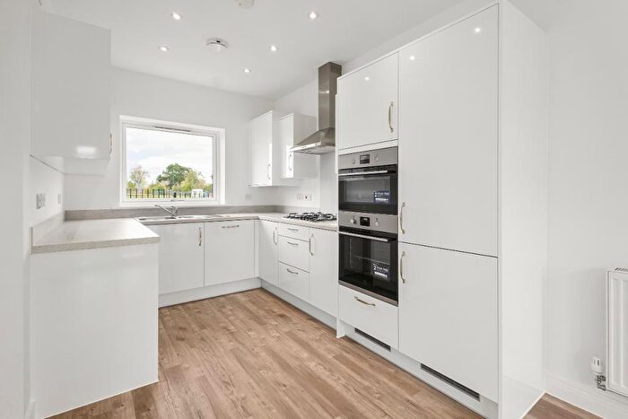 4 Bedroom Detached House For Sale In Whitehouse Gardens, Milton Keynes, Buckinghamshire, MK8