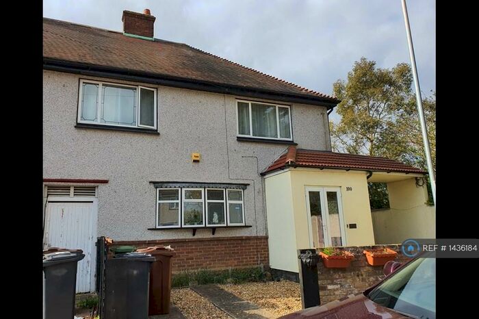 5 Bedroom Semi-Detached House To Rent In Bell Farm Avenue, London Dagenham, RM10