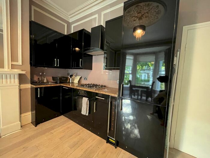 1 Bedroom Flat To Rent In Hammersmith Grove, Hammersmith, London, W6