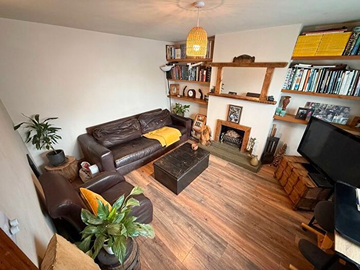 4 Bedroom Terraced House For Sale In Wantage Crescent, Wing, LU7